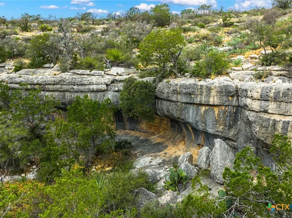 13812 High Lonesome Rd, Del Rio, TX 78840