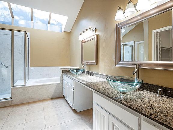 3rd image of 17639 Sunmeadow Dr
