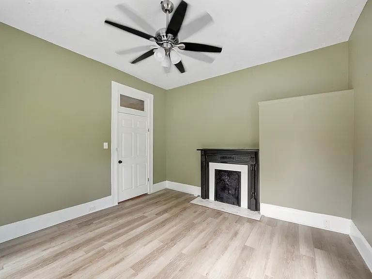 2417 Parkview Ave — Photo 2