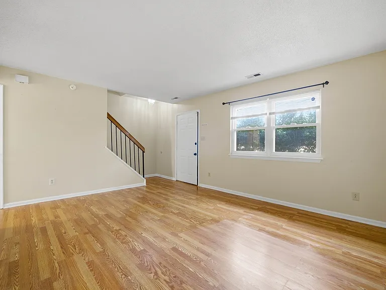 102 Tyburn Ct — Photo 5