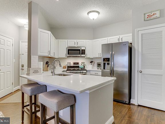 5th image of 4413 Fair Stone Dr APT 301