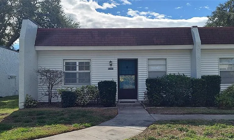 13850 Oakwood Ln — Photo 1