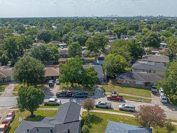 3rd image of 1806 Linda Ln
