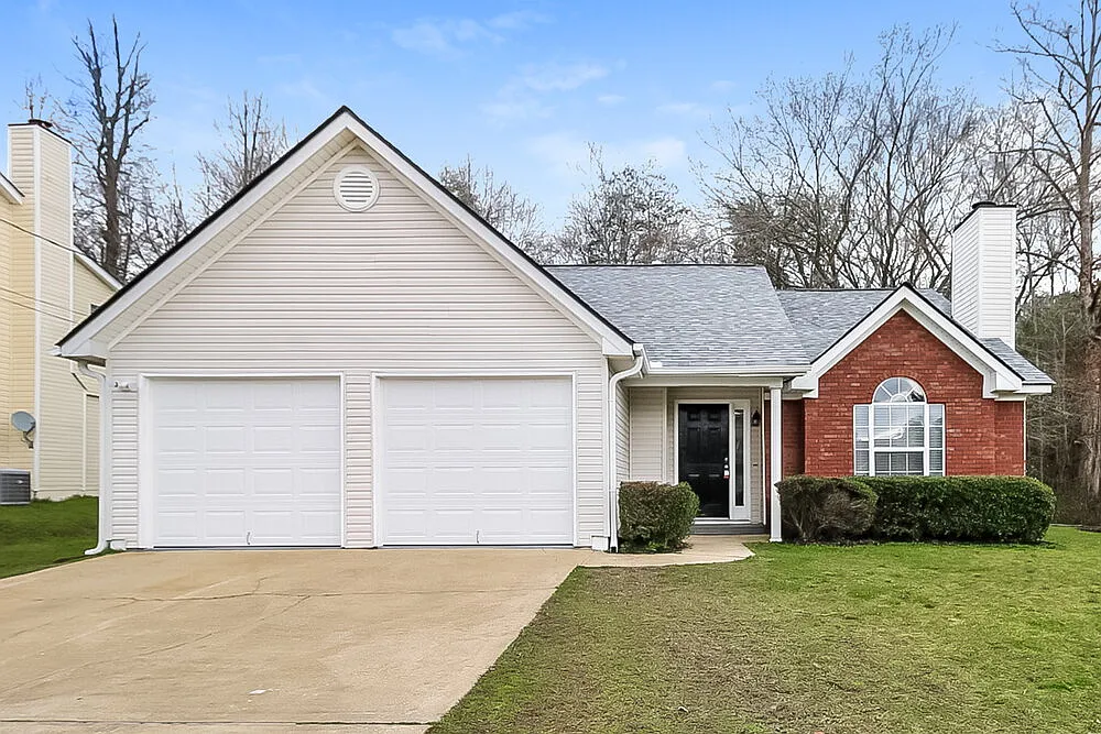 3 bed, 2.0 bath, 1468 sqft, $2,580 — Photo 1
