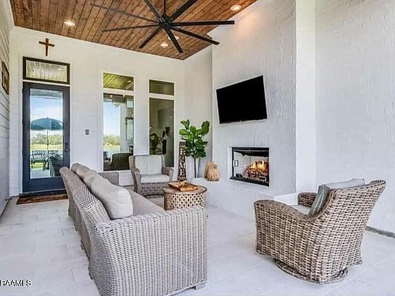 5th image of 105 Maebeth Ln