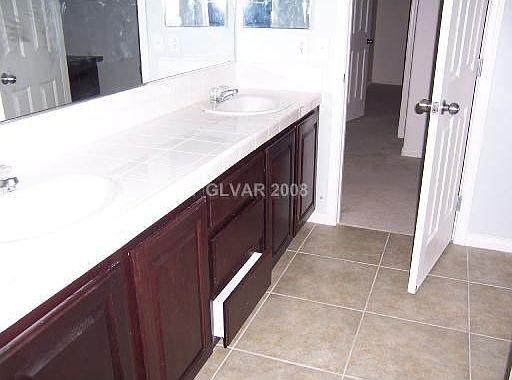 DUAL SINK W/CULTURE MABLE