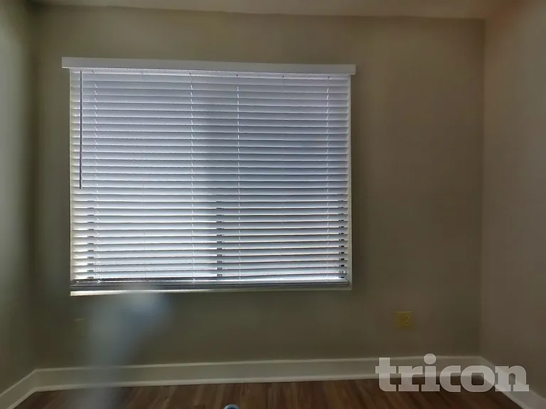 6340 W Mercer Ln — Photo 5