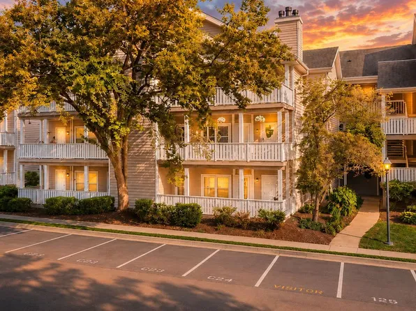 14317 Climbing Rose Way APT 104, Centreville, VA 20121