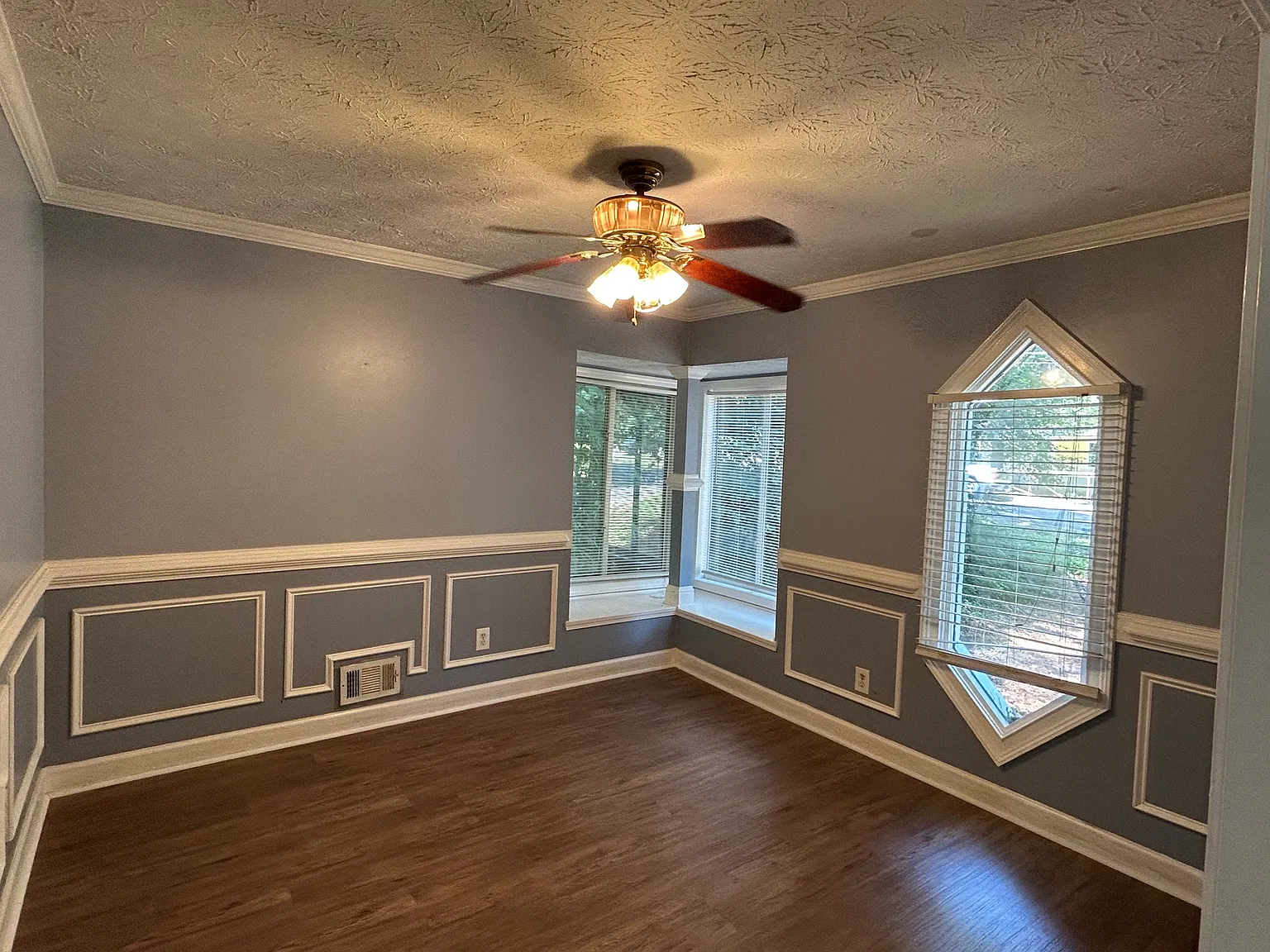 4 bed, 2500 sqft, $1,980 — Photo 4
