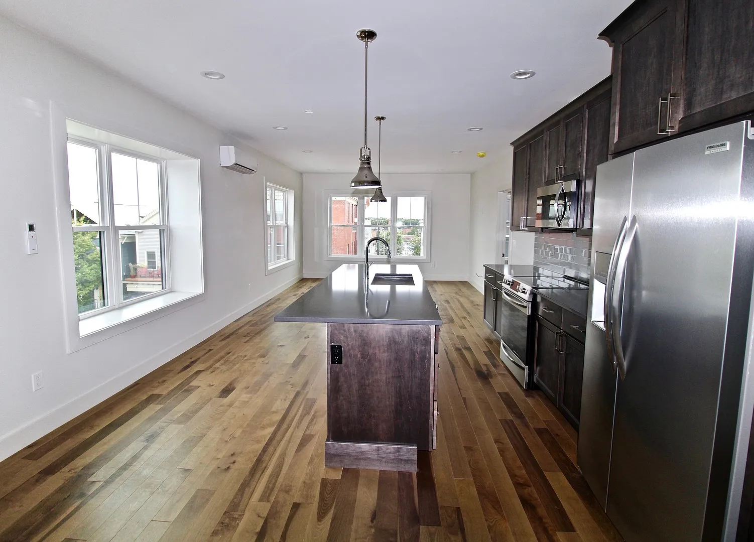 408 Atwells — Photo 3