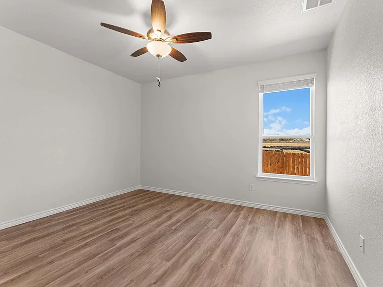1114 Zora Dr #B — Photo 11