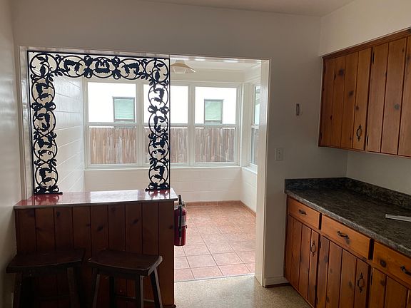 5th image of 2305 Depauw Ave