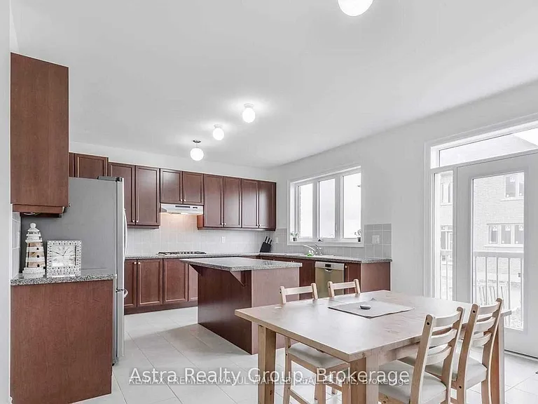 596 Mactier Dr — Photo 16
