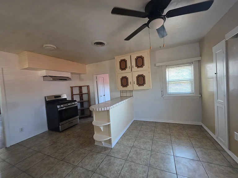 206 G St — Photo 11