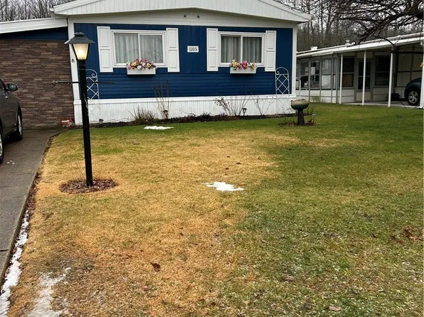 1103 Creekside Dr, Derby, NY 14047