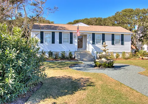 954 Fort Fisher Blvd S Photo 1
