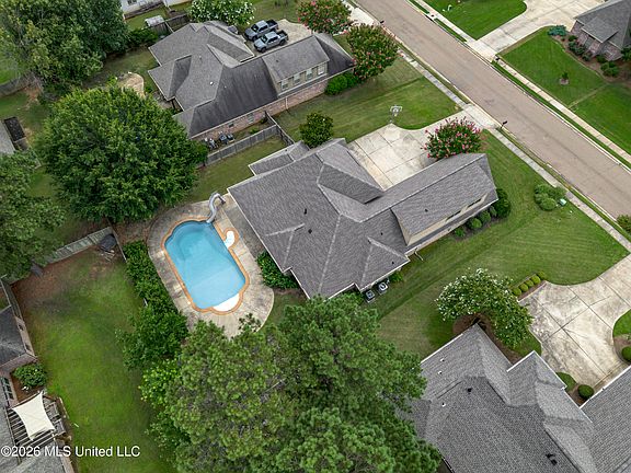 5th image of 146 Hemlock Ln