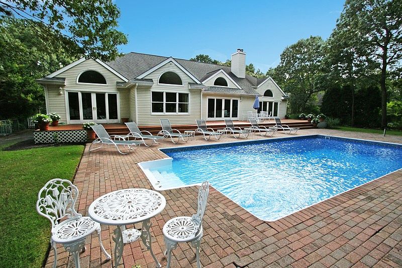 1st image of 9 Jeffrey Ln