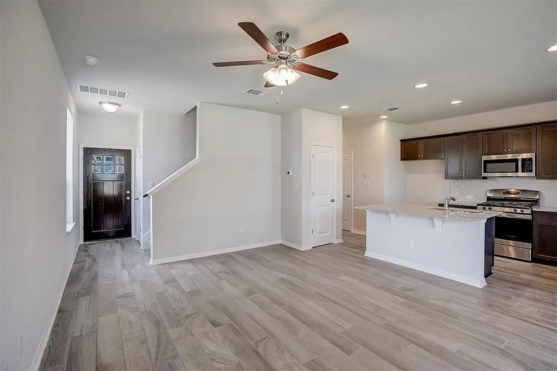 20505 Tractor Dr — Photo 3