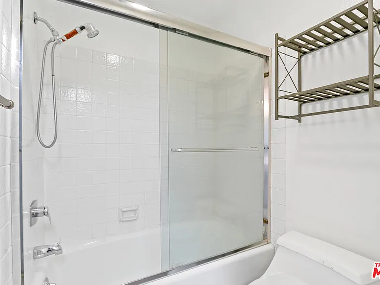 11064 La Grange Ave #4 — Photo 16