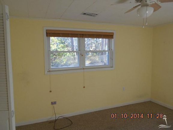 5th image of 305 NE 55th St