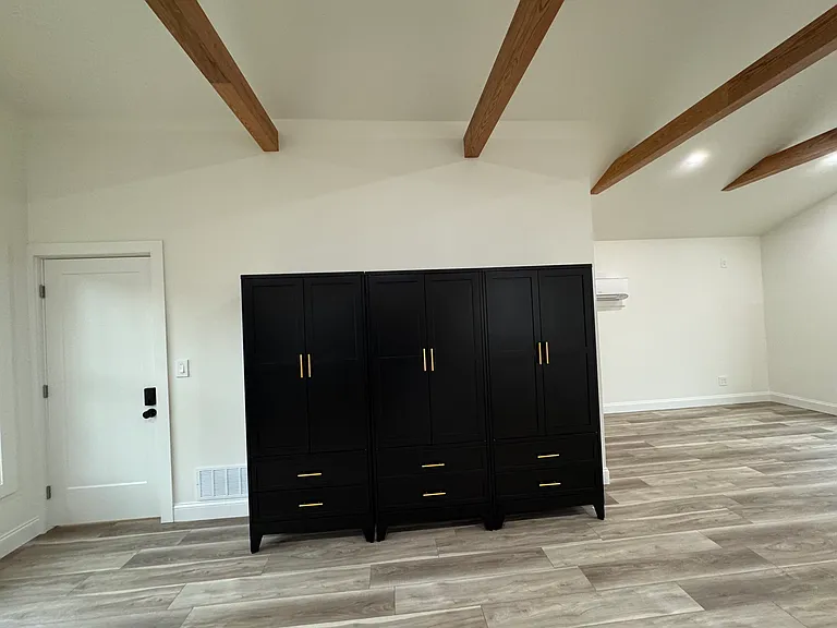 1034 Everett Ave — Photo 10