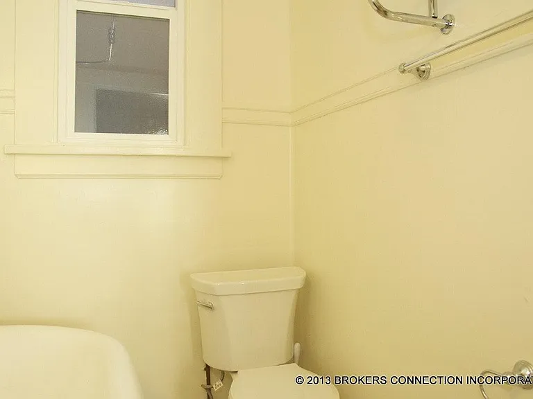 952 Powell St #14 — Photo 19