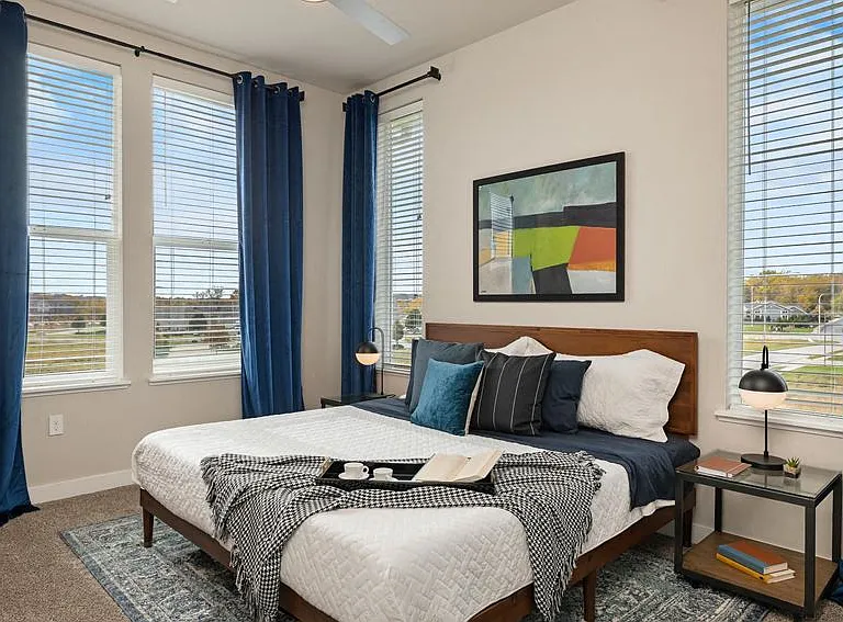 Azure Apartments — Photo 6