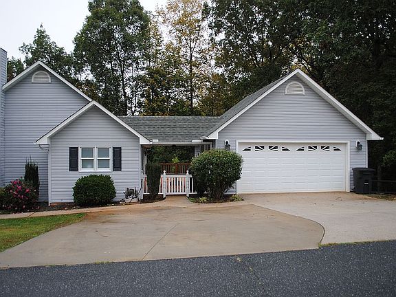 3rd image of 25 Dogwood Hts
