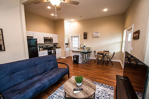 121 Douglas Photo 1
