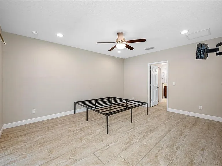 230 Clayton St — Photo 22
