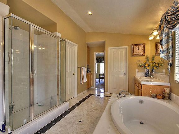4th image of 3313 Etoile Ct