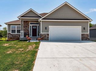3213 SE Blazing Star Dr, Topeka, KS 66609