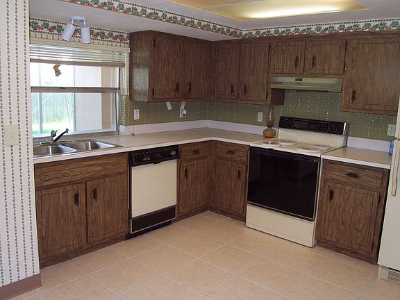 Kitchen w/ new tile 07/08