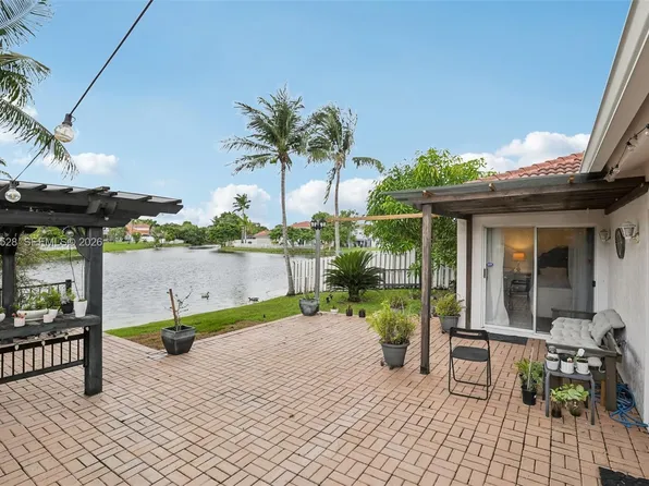 13412 NW 6th Dr, Plantation, FL 33325