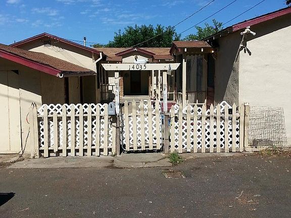 2nd image of 14035 Rosewood Ln