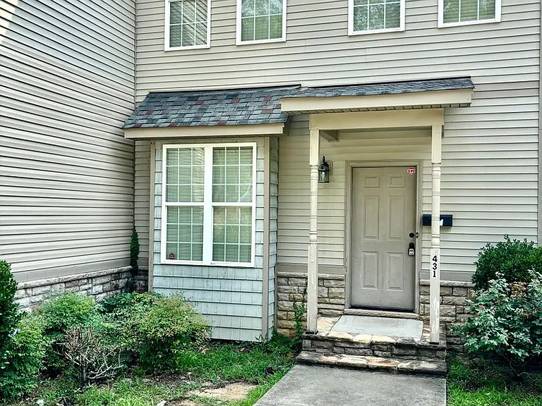 431 Georgetown Cir — Photo 3