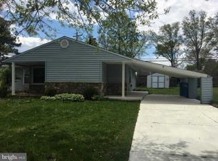 7 Gamewood Rd, Levittown, PA 19057