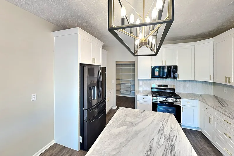 3 bed, 2.5 bath, 2580 sqft, $2,550 — Photo 3