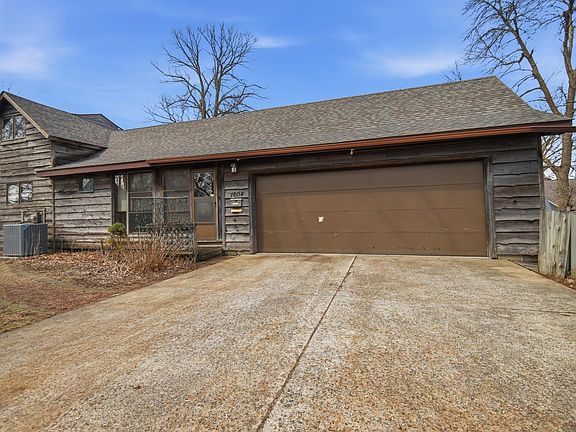 3rd image of 1604 N Cedar Ave