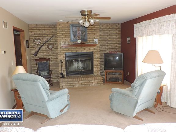 Living room with Fireplace