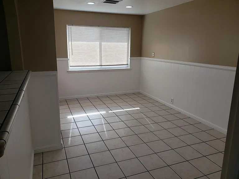 1421 Roberts Ave — Photo 10