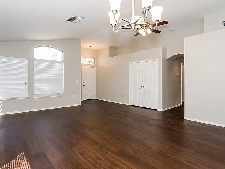5213 Sequin Dr — Photo 5