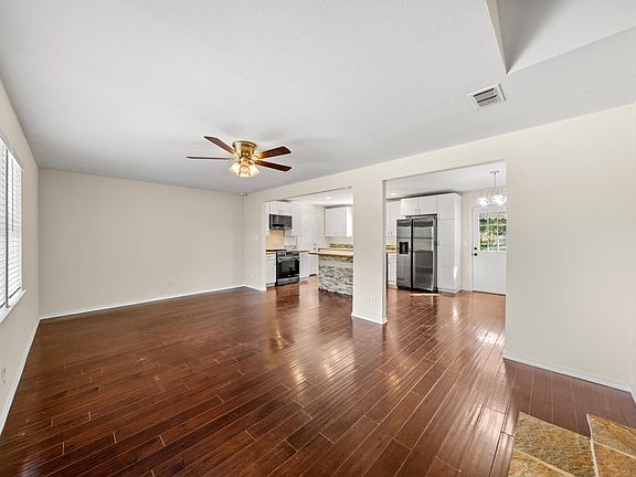 3rd image of 101 Fawn Valley Ln