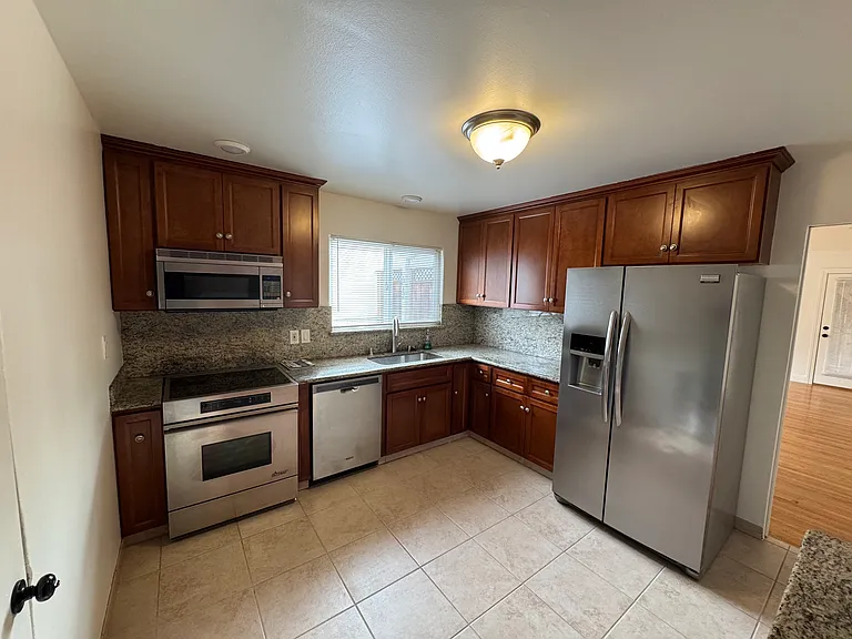 1240 Johnson St #1242 — Photo 6