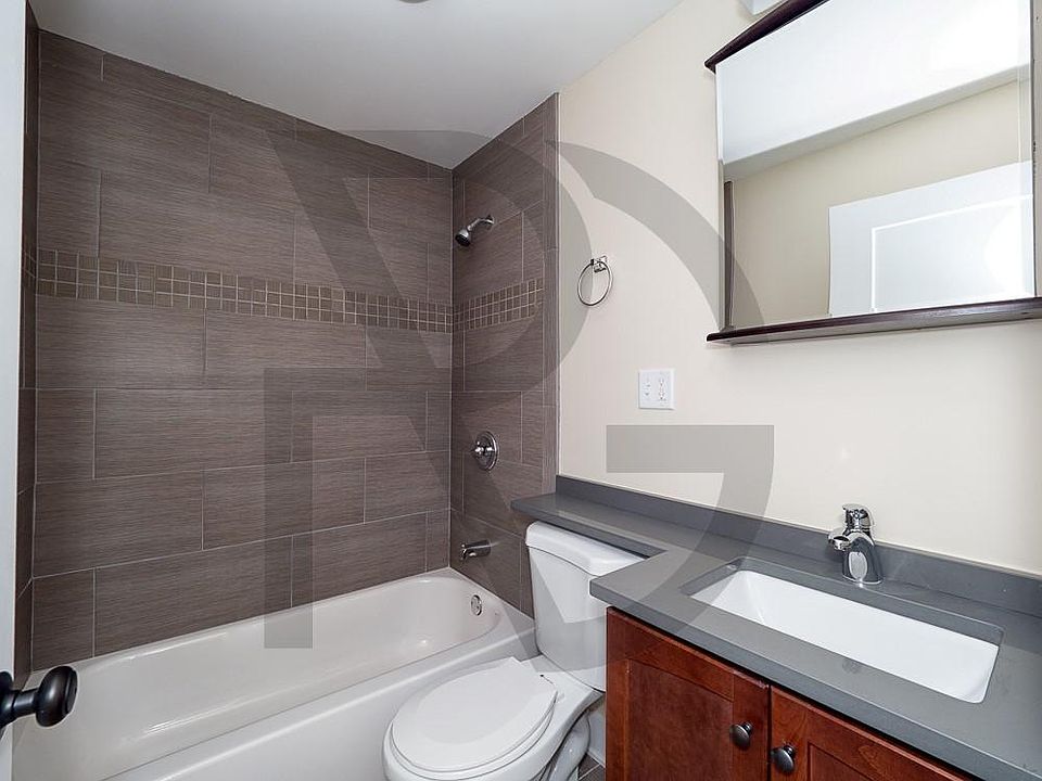 2nd image of 510 W Briar Pl #510403