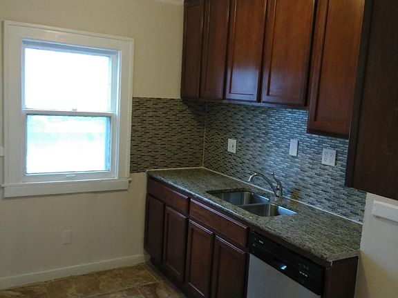 2nd image of 209 W Chesterfield St #209