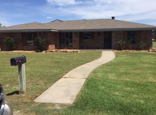 911 Glengarden St, Krum, TX 76249