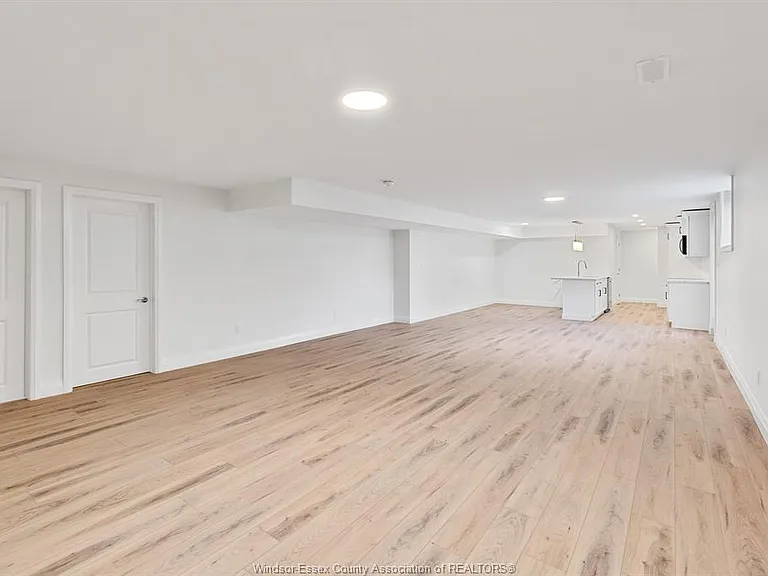 253 Livingstone Cres — Photo 11