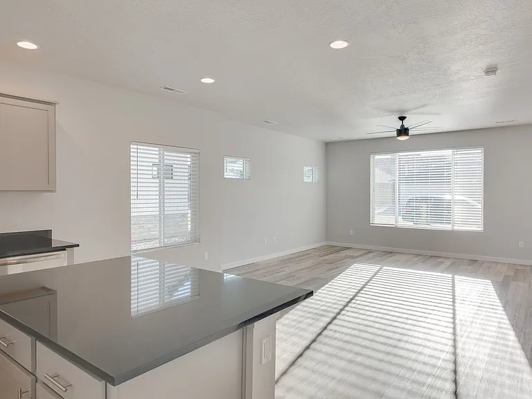327 S Riggs Spring Ave — Photo 10